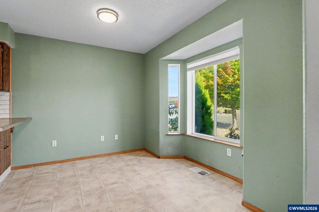 221 W Lincoln St, Carlton, OR 97111
