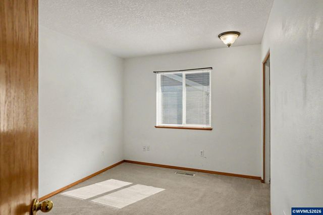221 W Lincoln St, Carlton, OR 97111