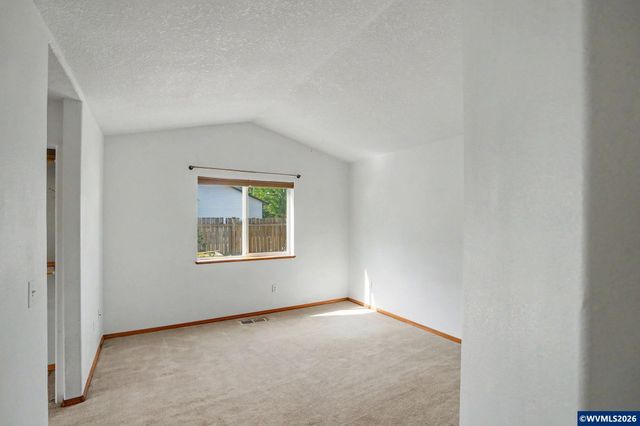 221 W Lincoln St, Carlton, OR 97111