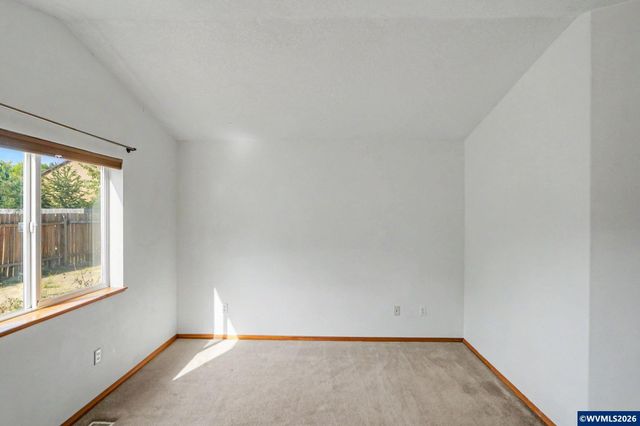 221 W Lincoln St, Carlton, OR 97111