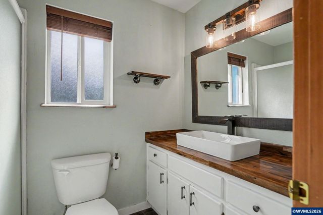 221 W Lincoln St, Carlton, OR 97111