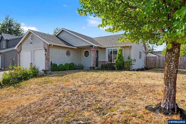 221 W Lincoln St, Carlton, OR 97111