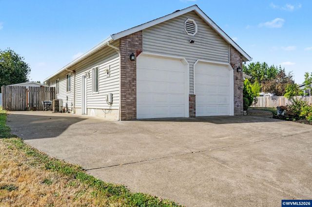 221 W Lincoln St, Carlton, OR 97111