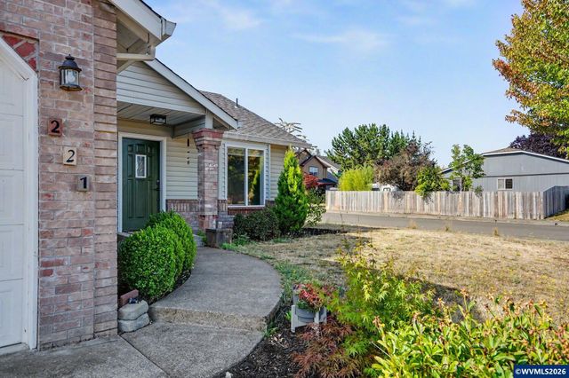 221 W Lincoln St, Carlton, OR 97111