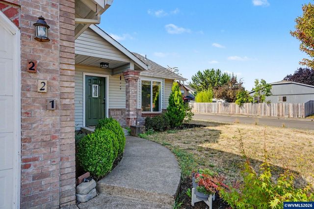 221 W Lincoln St, Carlton, OR 97111