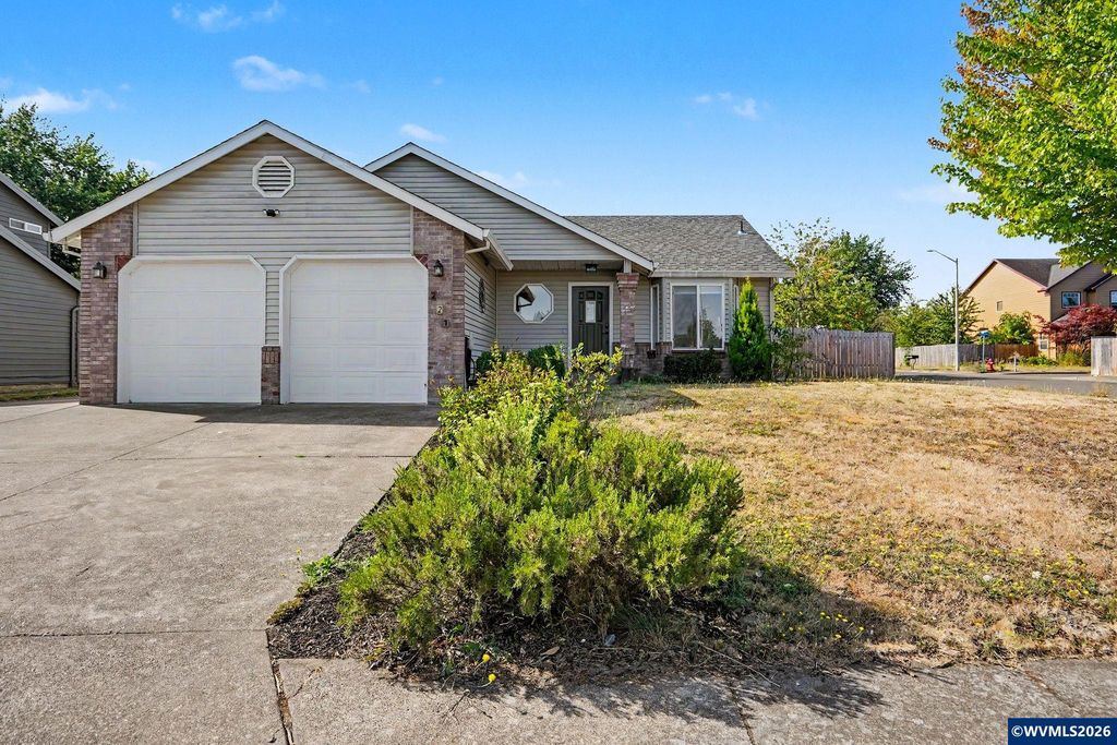 221 W Lincoln St, Carlton, OR 97111