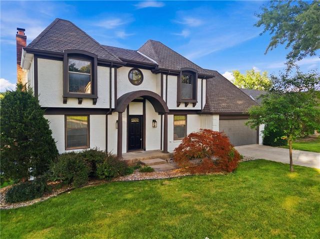 3628 NE Basswood Drive, Lee's Summit, MO 64064