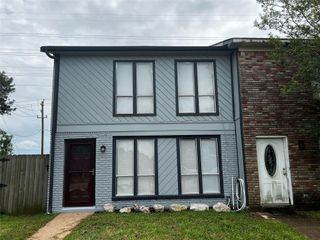 8332 Oakhaven Road, La Porte, TX 77571