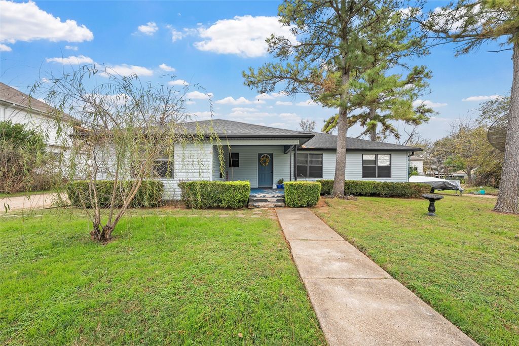 416 Capps Street, Marlin, TX 76661