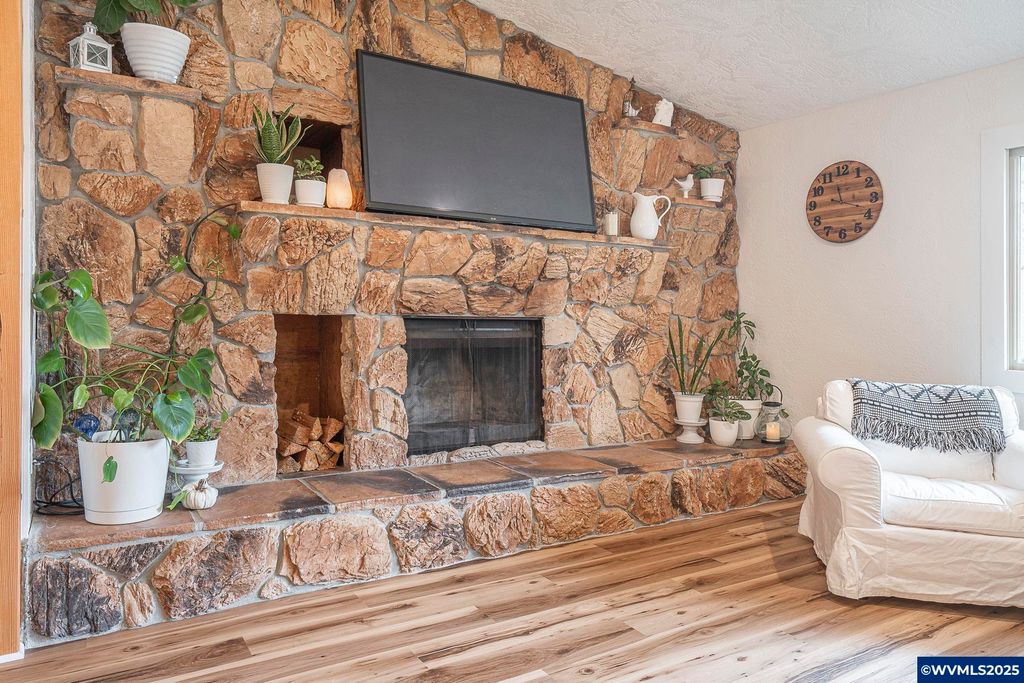 Image 10 of property listing at 1315 SW Dorothy St, Mcminnville, OR 97128