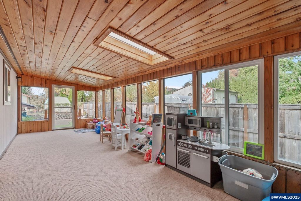 Image 19 of property listing at 1315 SW Dorothy St, Mcminnville, OR 97128