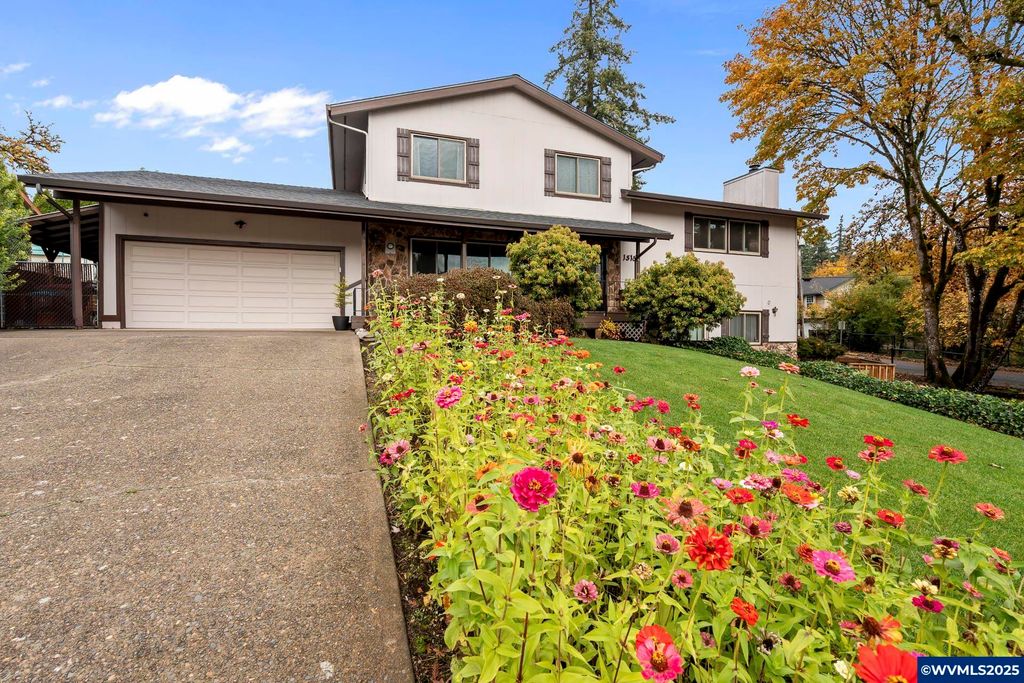 Image 2 of property listing at 1315 SW Dorothy St, Mcminnville, OR 97128