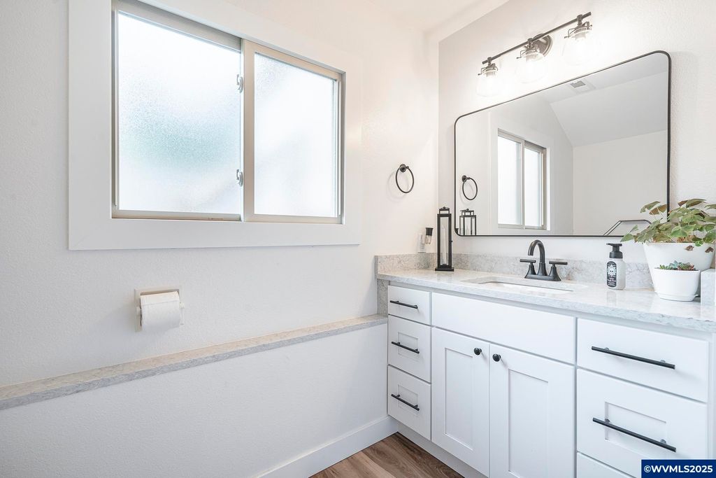 Image 31 of property listing at 1315 SW Dorothy St, Mcminnville, OR 97128