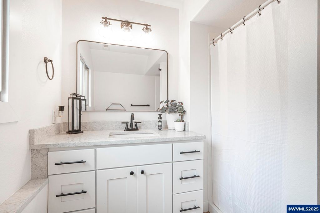 Image 32 of property listing at 1315 SW Dorothy St, Mcminnville, OR 97128