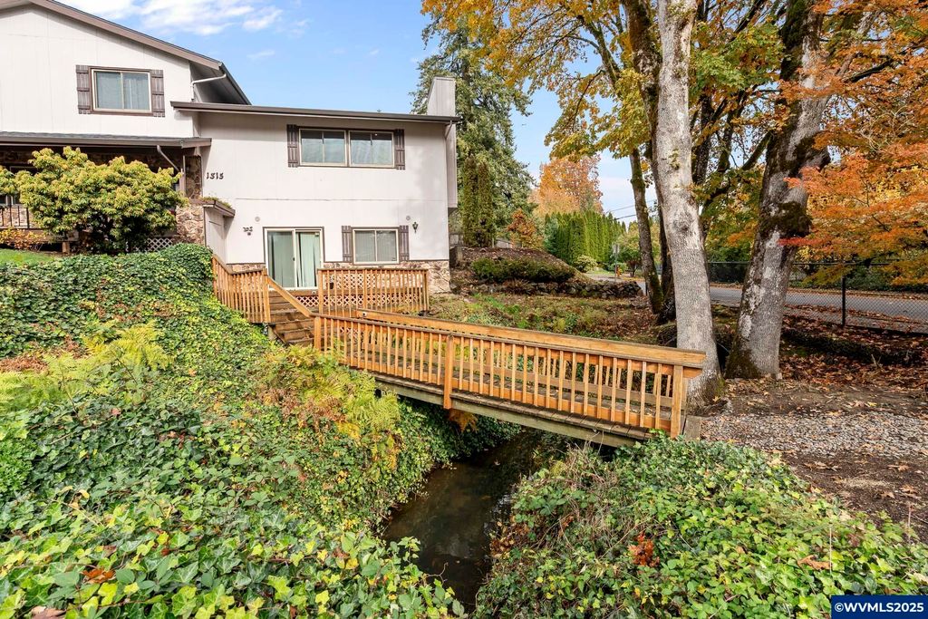 Image 4 of property listing at 1315 SW Dorothy St, Mcminnville, OR 97128