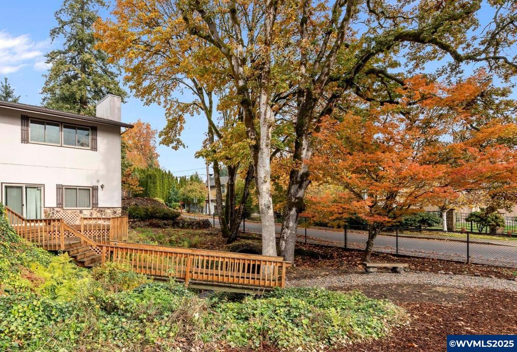 Image 5 of property listing at 1315 SW Dorothy St, Mcminnville, OR 97128