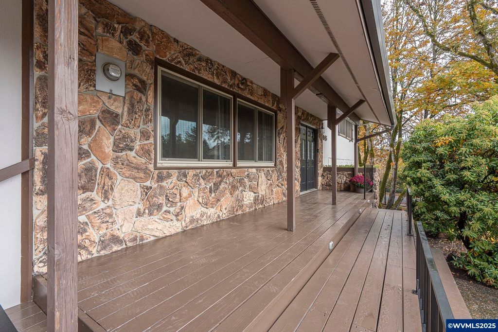 Image 7 of property listing at 1315 SW Dorothy St, Mcminnville, OR 97128