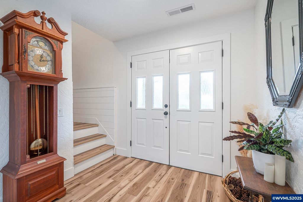 Image 8 of property listing at 1315 SW Dorothy St, Mcminnville, OR 97128