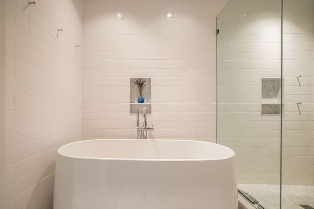 1033 Carol Drive 302, West Hollywood, CA 90069