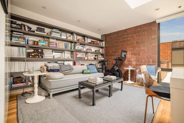 1033 Carol Drive 302, West Hollywood, CA 90069
