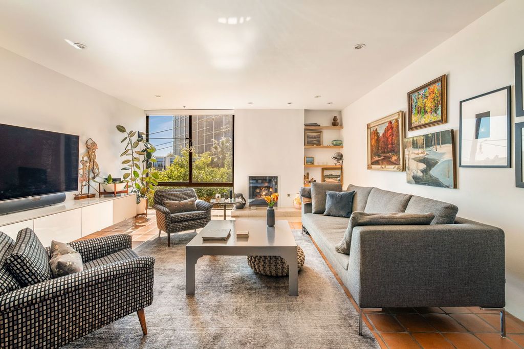 1033 Carol Drive 302, West Hollywood, CA 90069