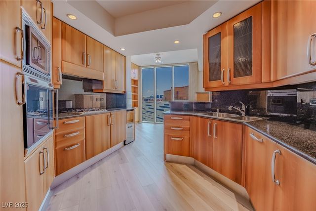 2747 Paradise Road 2305, Las Vegas, NV 89109