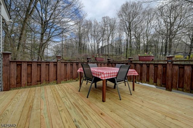 4 Birch Dr E, Vernon Twp., NJ 07422