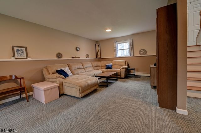 4 Birch Dr E, Vernon Twp., NJ 07422