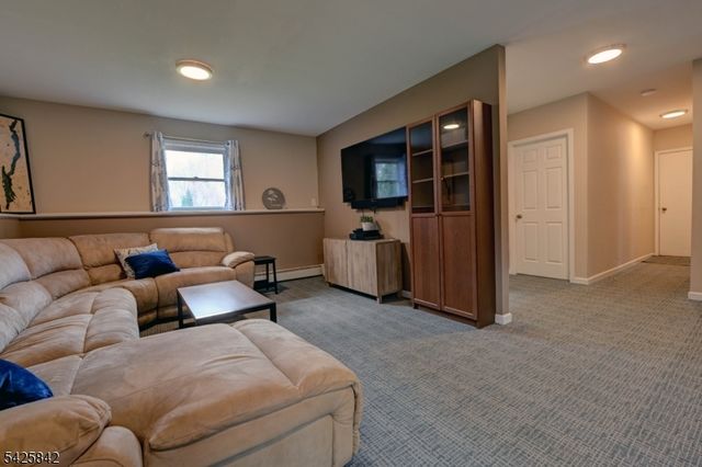 4 Birch Dr E, Vernon Twp., NJ 07422