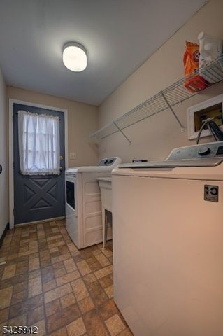 4 Birch Dr E, Vernon Twp., NJ 07422