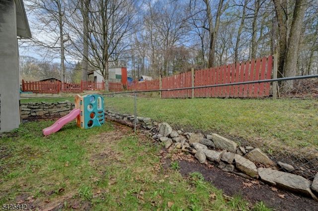 4 Birch Dr E, Vernon Twp., NJ 07422