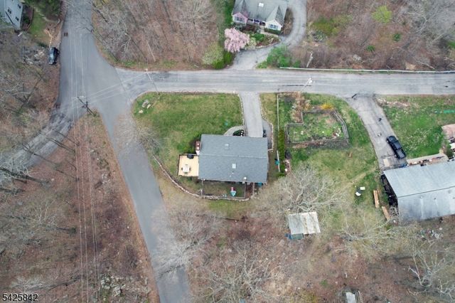 4 Birch Dr E, Vernon Twp., NJ 07422