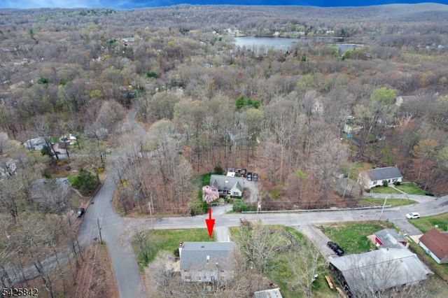 4 Birch Dr E, Vernon Twp., NJ 07422