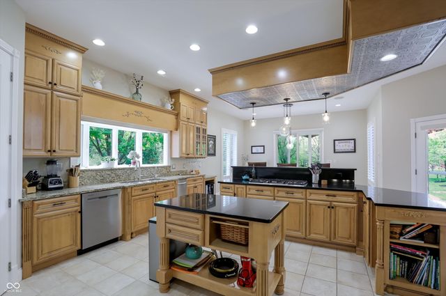 4075 Black Willow Court, Zionsville, IN 46077