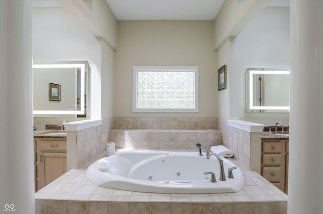 4075 Black Willow Court, Zionsville, IN 46077