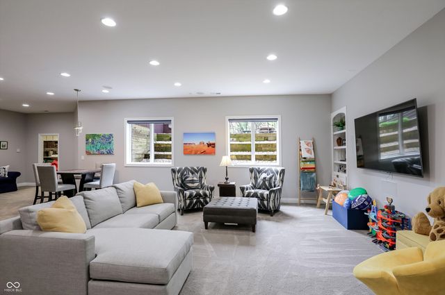 4075 Black Willow Court, Zionsville, IN 46077