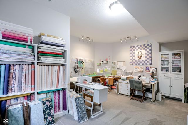 4075 Black Willow Court, Zionsville, IN 46077