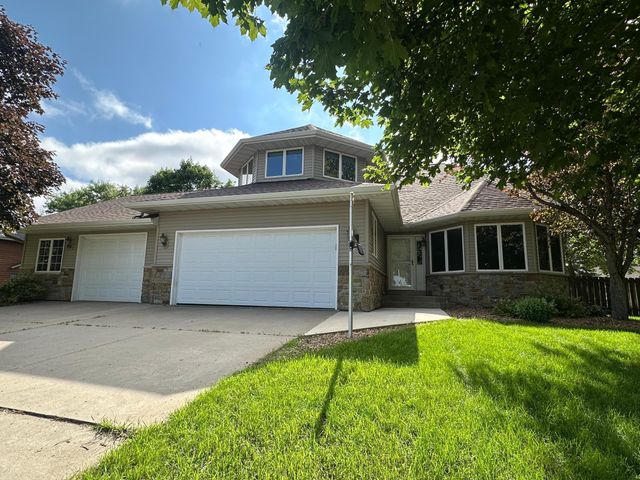 1702 15th Street SW, Willmar, MN 56201