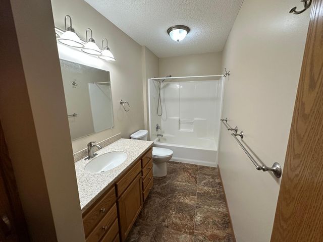 1702 15th Street SW, Willmar, MN 56201