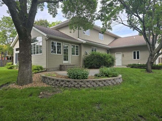 1702 15th Street SW, Willmar, MN 56201