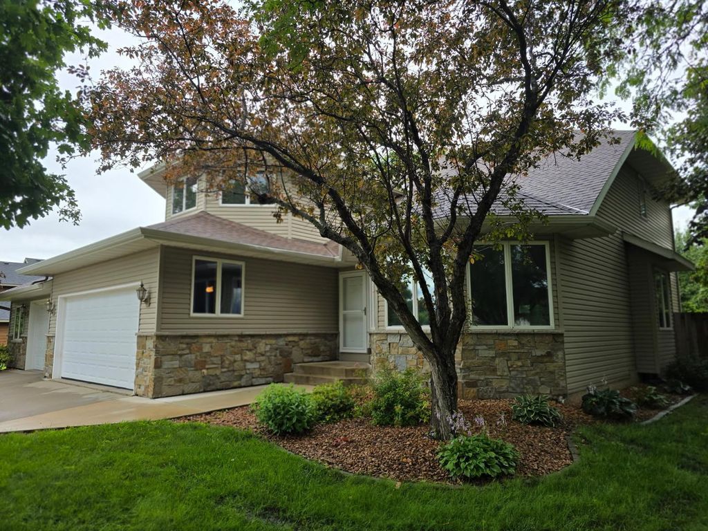 1702 15th Street SW, Willmar, MN 56201