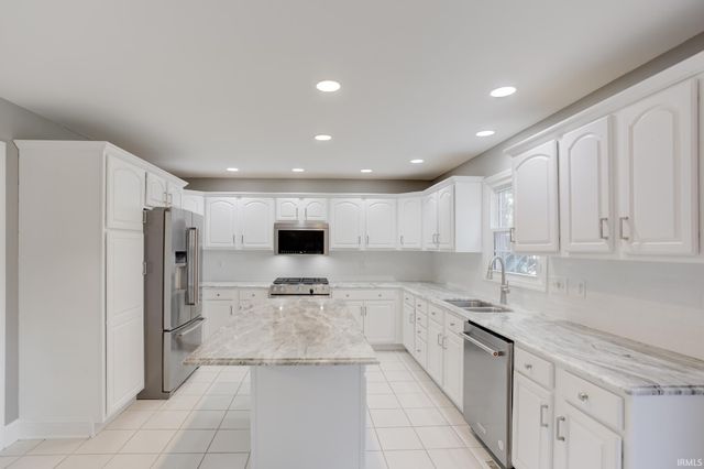 4311 Stonegarden Lane, Newburgh, IN 47630