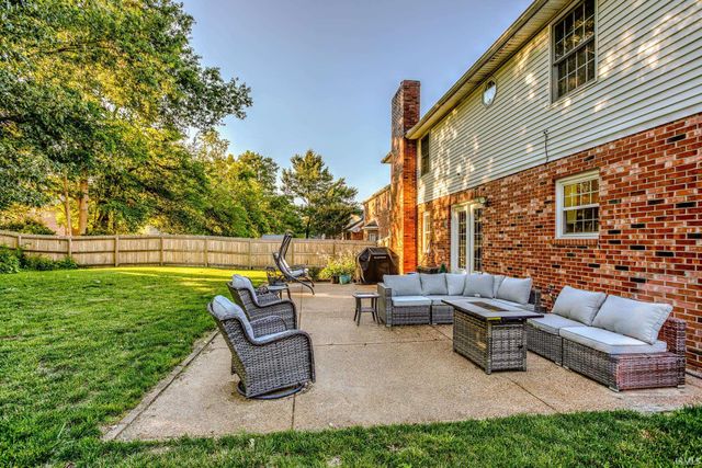 4311 Stonegarden Lane, Newburgh, IN 47630