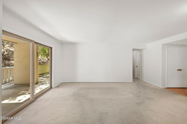 224 Oakleaf Drive 105, Thousand Oaks, CA 91360