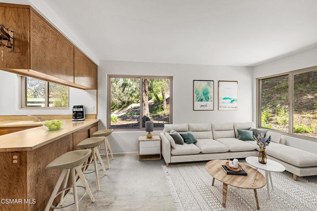 224 Oakleaf Drive 105, Thousand Oaks, CA 91360