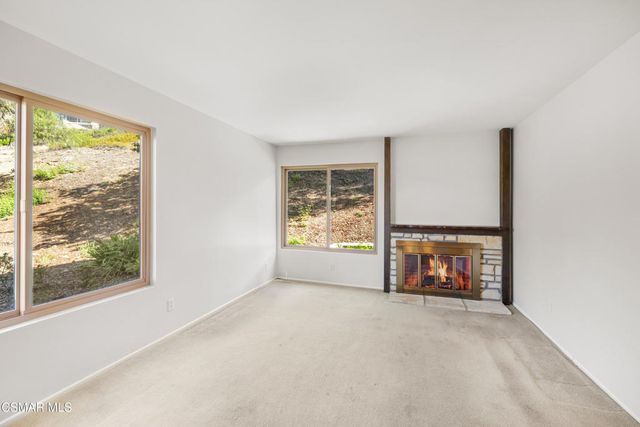 224 Oakleaf Drive 105, Thousand Oaks, CA 91360