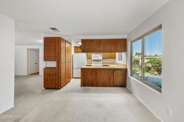 224 Oakleaf Drive 105, Thousand Oaks, CA 91360