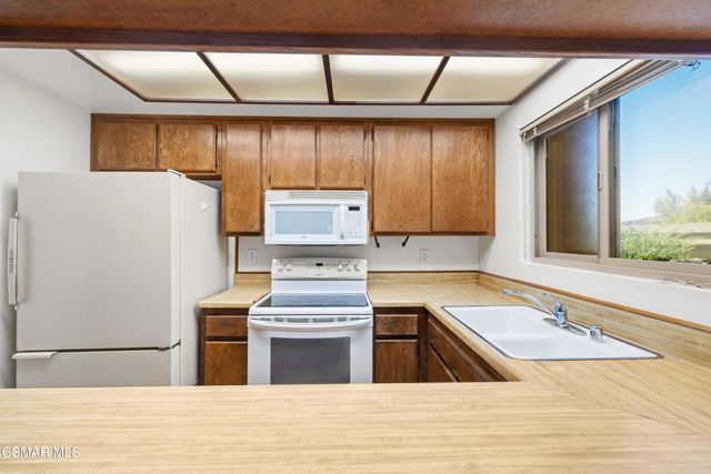 224 Oakleaf Drive 105, Thousand Oaks, CA 91360