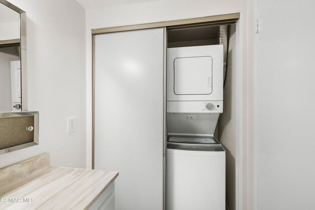 224 Oakleaf Drive 105, Thousand Oaks, CA 91360