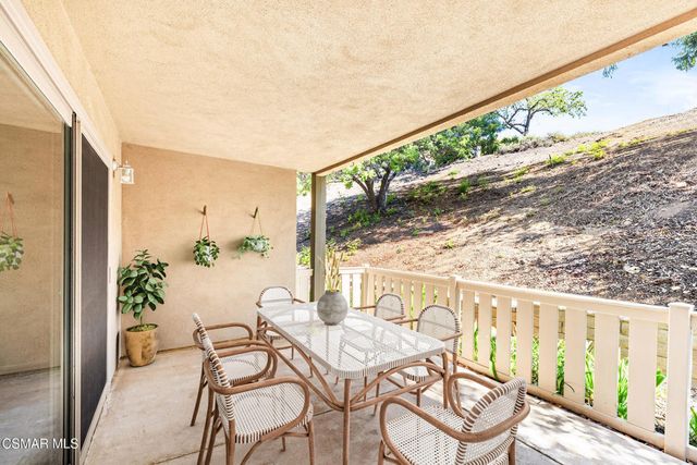 224 Oakleaf Drive 105, Thousand Oaks, CA 91360